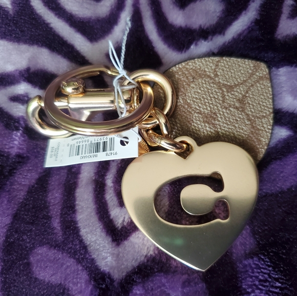 Coach -  Signature Heart Key Ring - Picture 2 of 7